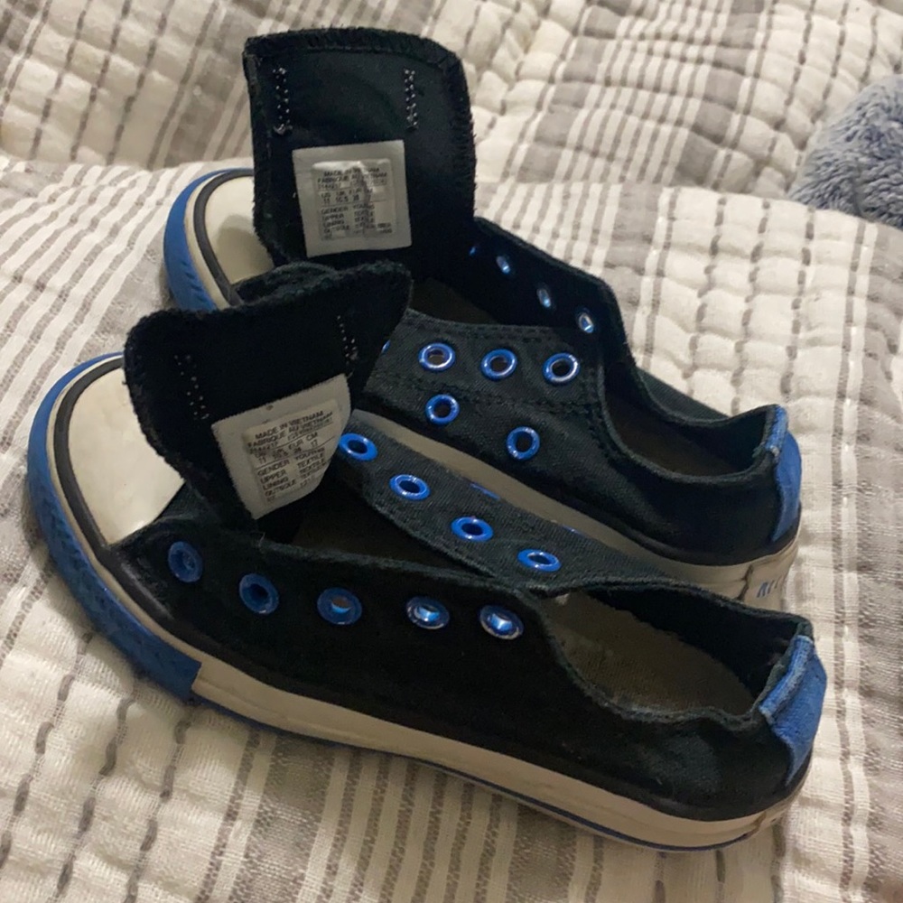Boys size 11 converse blue black